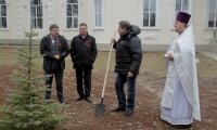 Аллею Славы в честь 70-летия победы в Великой Отечественной войне высадили в Белоомуте